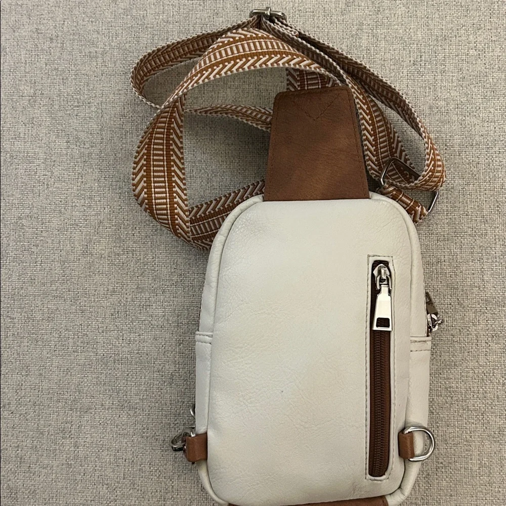 CLUCI Small Sling Vegan Leather Crossbody